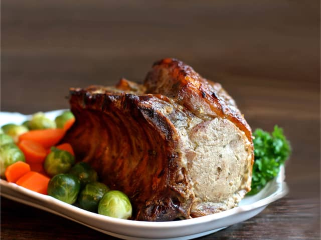 Helstekt røkt svinekam