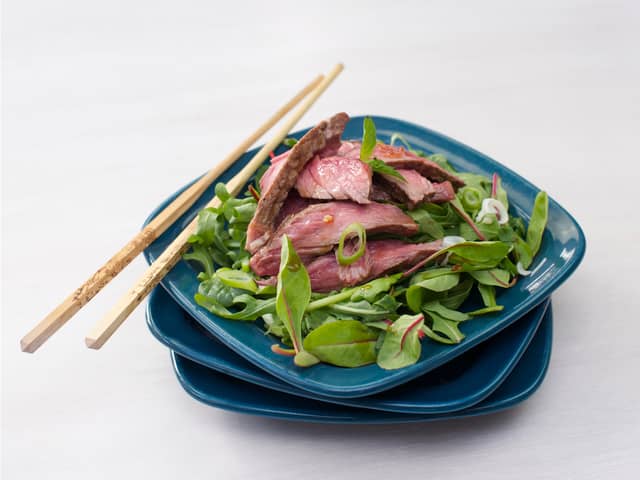 Asiatisk salat med entrecote