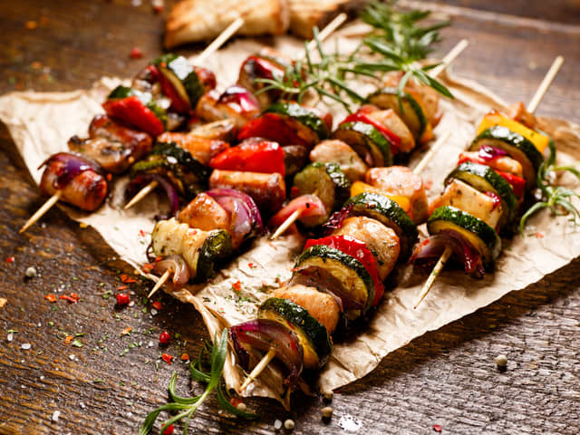 Grillspyd med svin og grønnsaker