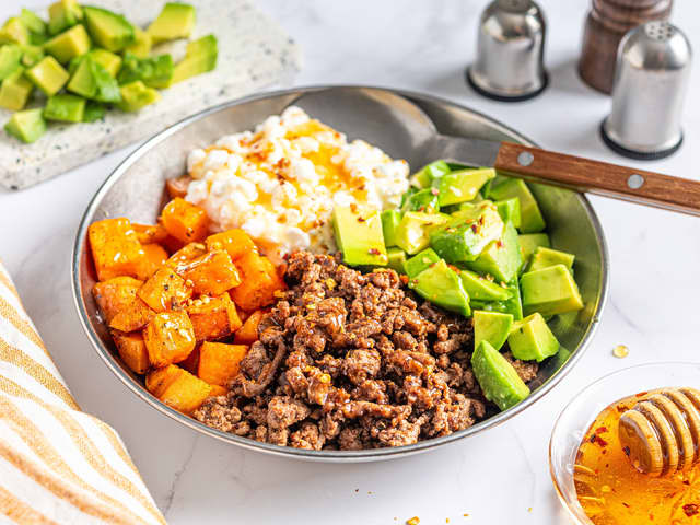 Tacobowl med søtpotet, cottage cheese og hot honey