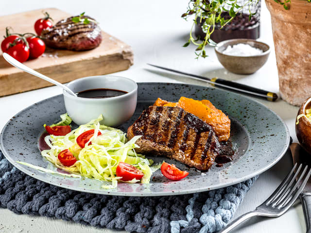Grillet biff med søtpotetmos