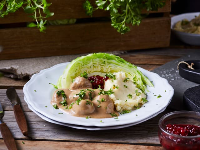 Kjøttboller i fløtesaus med potetmos