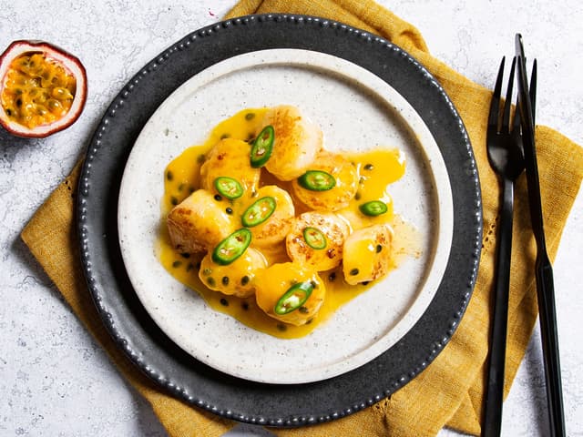 Kamskjell med pasjonsfrukt glaze