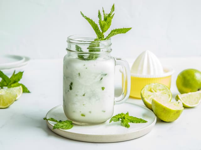 Alkoholfri mojito med sorbet