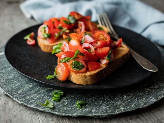 Klassisk bruschetta med tomater