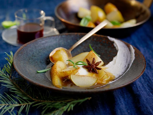 Honningglaserte pærer med ingefær og mascarpone