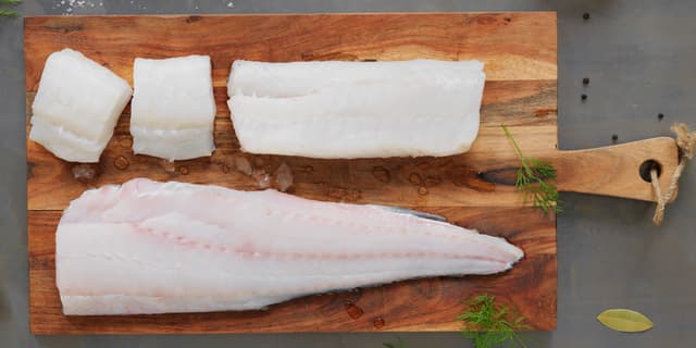**Persetorsk:** Bland sammen salt og sukker. Skjær torsken i porsjonsstykker og gni fiskestykkene godt inn med saltblandingen.
