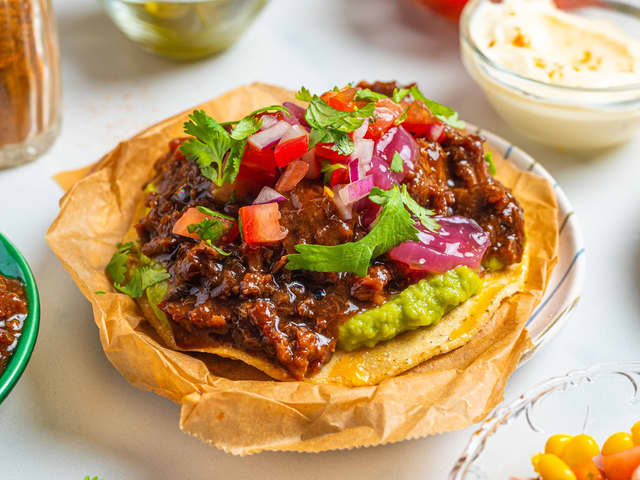Tostadas med barbacoa
