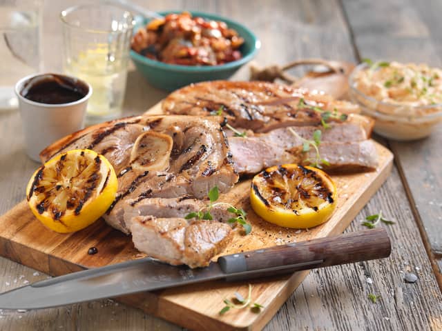 Grillet flintstek med ratatoille og potetsalat