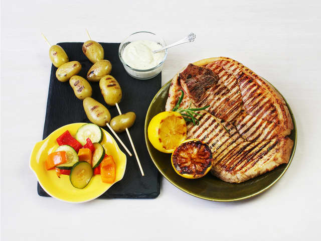 Flintstek med potetspyd og grønnsakspakke