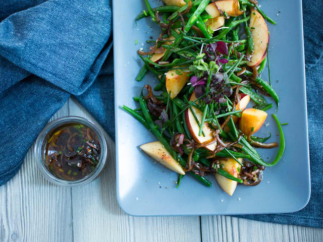 Aspargesbønner med fersken og balsamico