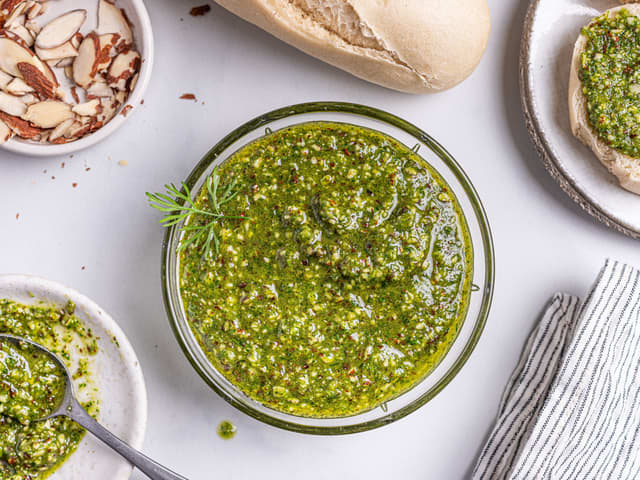 Pesto av gulrøtter og mandler