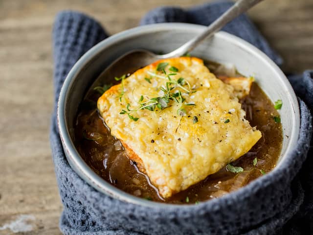 Hjemmelaget fransk løksuppe