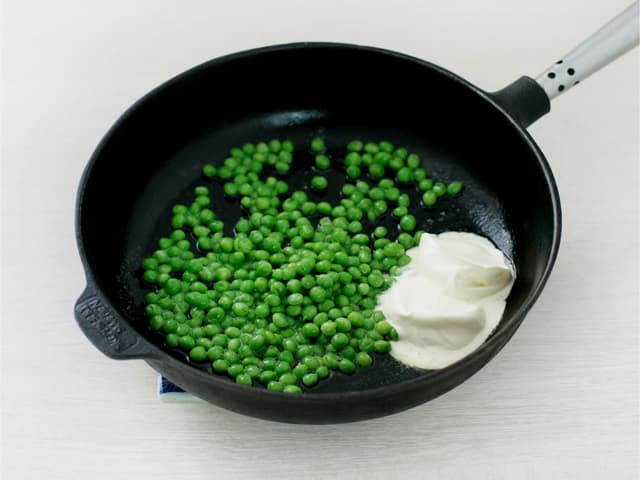 Kok pastaen al dente etter anvisning på pakken.