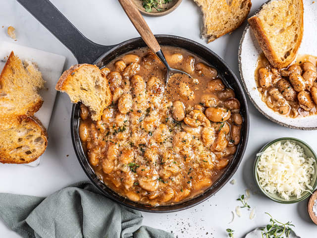 Gratinert løksuppe med bønner
