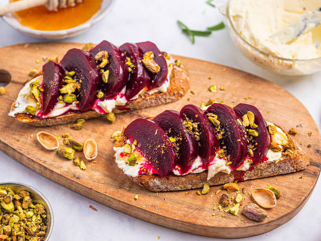 Bruschetta med chevre og rødbeter