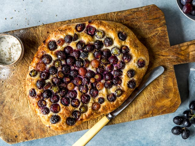 Focaccia med druer og fennikelsukker