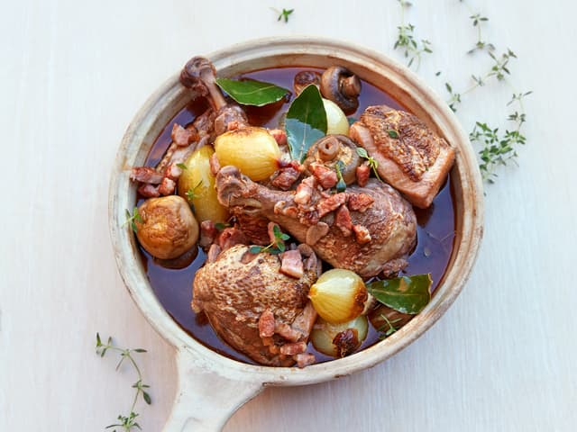 Dryss over litt frisk timian rett før servering. Server med poteter, ris eller godt brød.