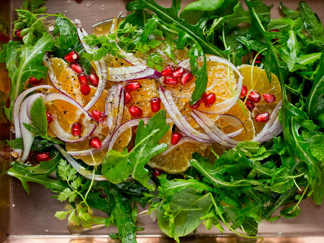 Klementin- og rødløksalat