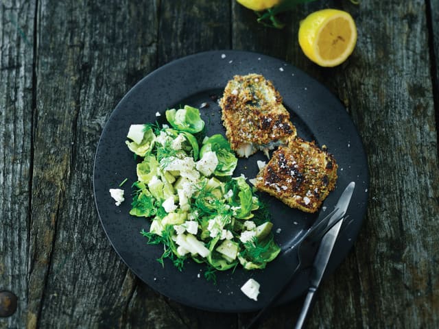 Panert sild med frisk salat