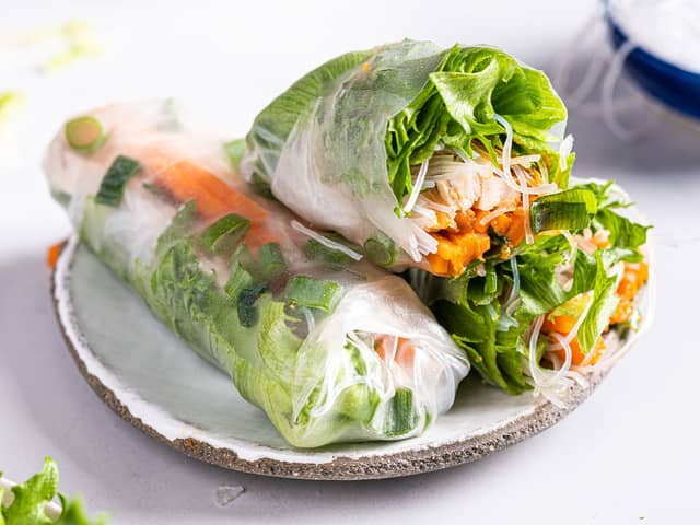 Sommerruller med svinekjøtt