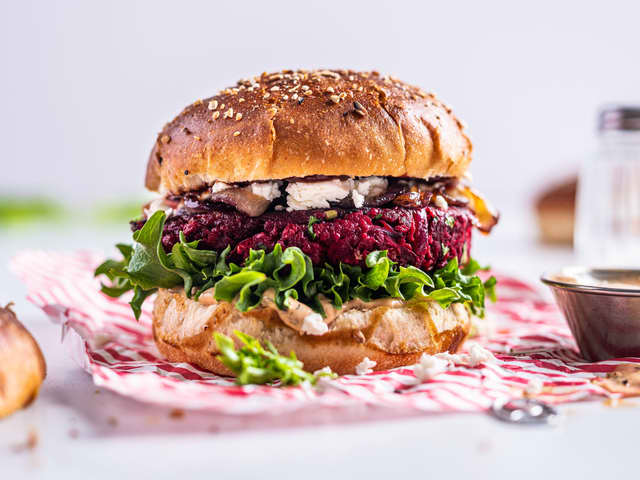 Saftig hjemmelaget rødbetburger