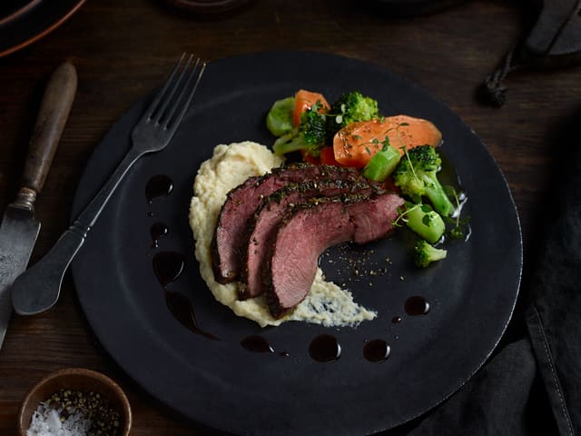 Helstekt reinsdyrplomme med sellerirotpuré