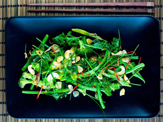 Grønn wok med cashewnøtter