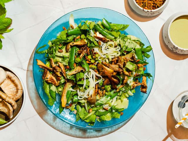 Asiatisk nudelsalat med østerssopp