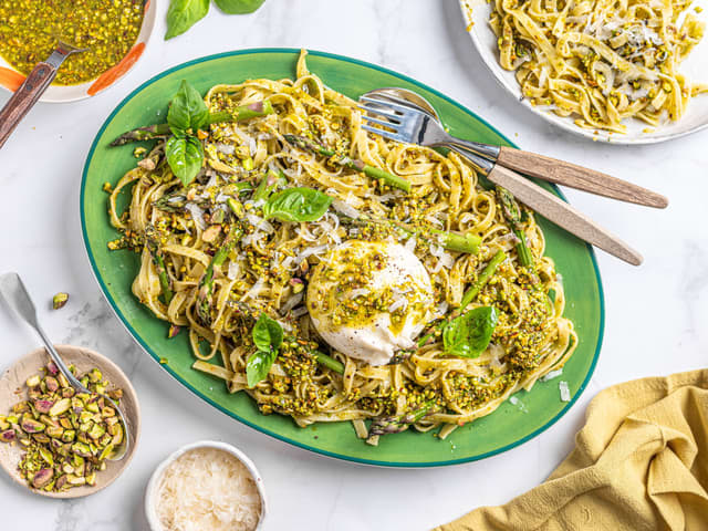 Pasta med burrata og pistasjpesto