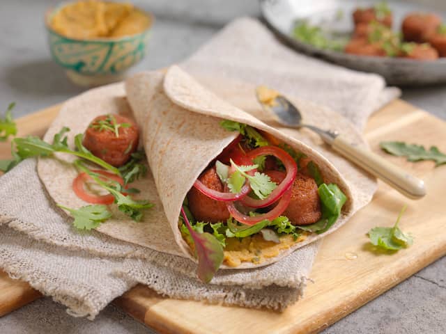 Vegetarburrito med rødbetfalafel