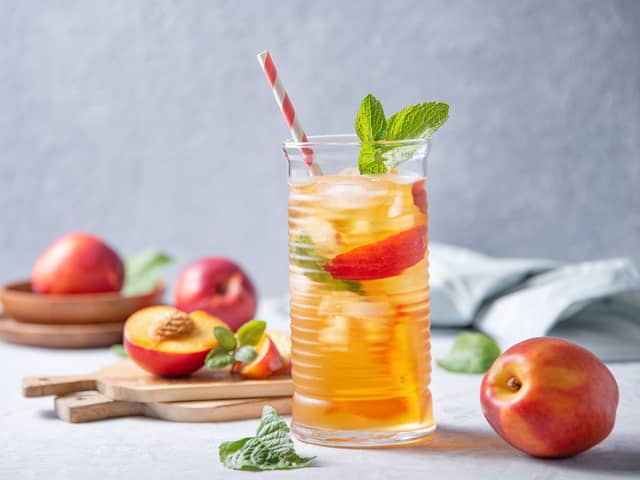 Hjemmelaget iste med fersken