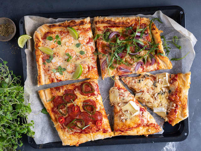 Langpannepizza med fire typer fyll