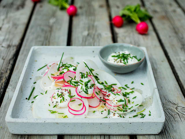 Nepe- og reddiksalat med yoghurtdressing