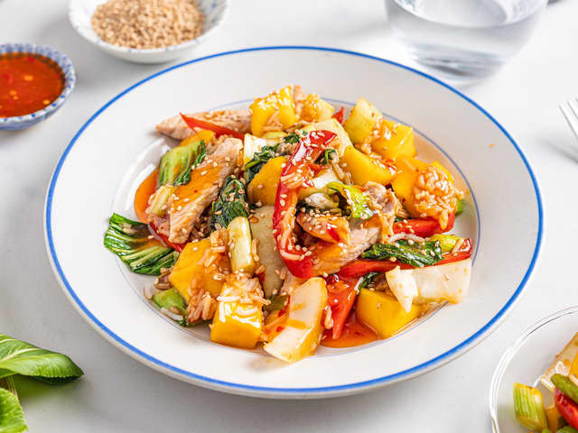 Sursøt wok med svin og mango