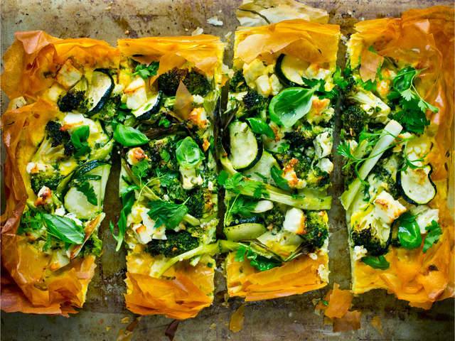 Grønnsakspai med brokkoli og fetaost