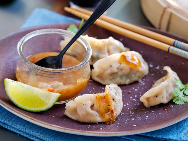 Dumplings fylt med reker og krabbe
