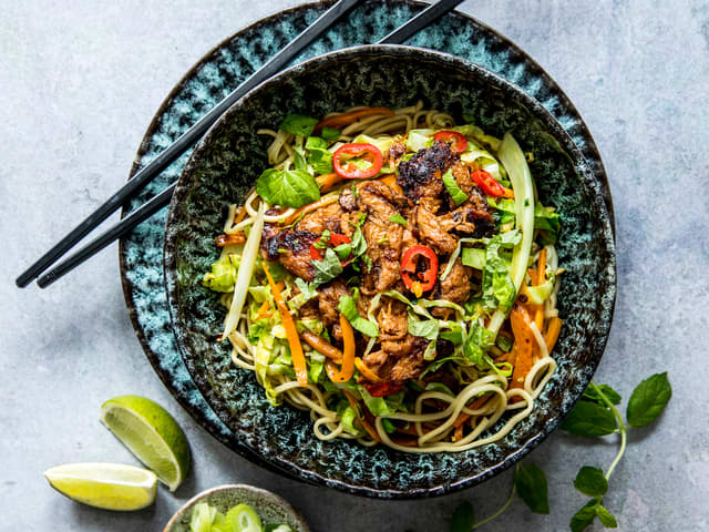 Vegetarisk wok med nudler