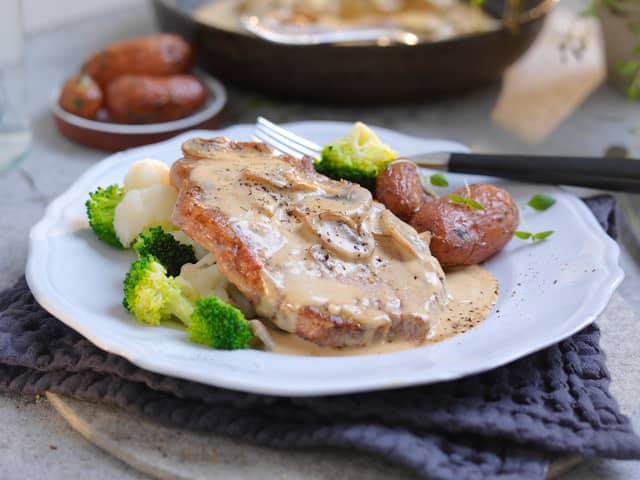 Nakkekoteletter med ovnsbakte poteter