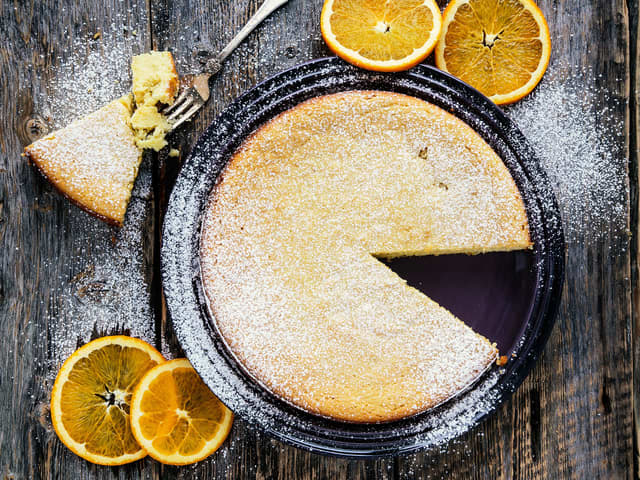 Mandelkake med appelsin, ricotta og hvit sjokolade