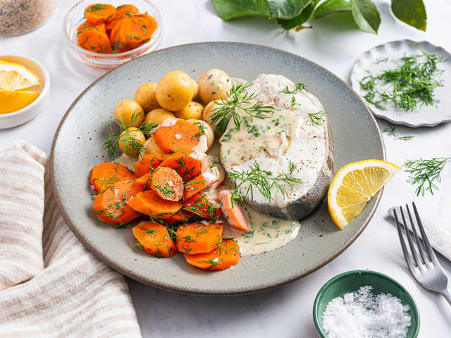 Skrei med gulrøtter og smørsaus