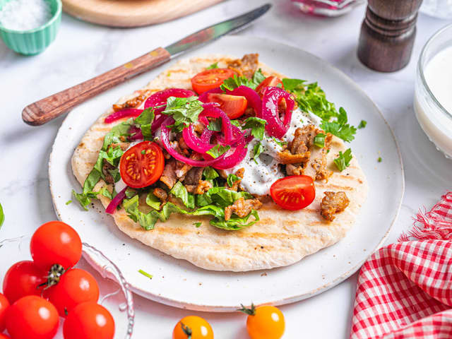 Yoghurtbrød med svinesnadder