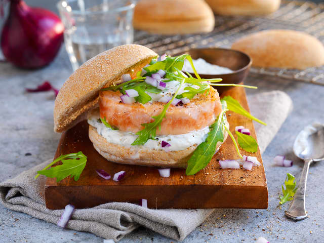 Lakseburger med tzatziki