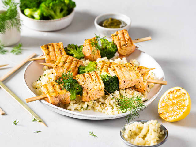 Grillspyd med marinert laks