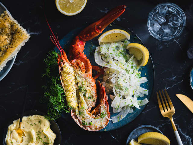 Kokt hummer med urtesmør