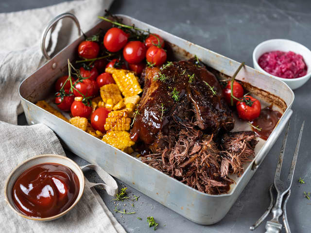 Pulled beef med bakte tomater og mais