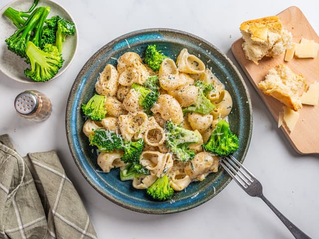 Pasta med ostesaus og brokkolini