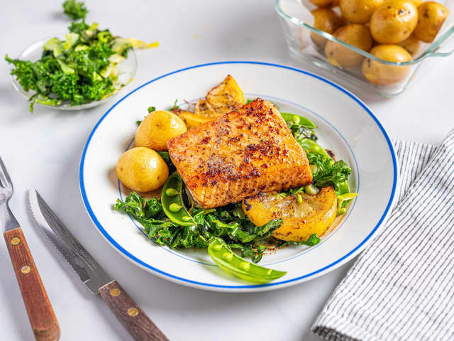 Stekt laks med spisskål og grønnkål