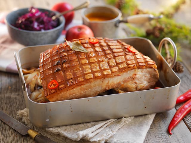 Ribbe med chili, løk og mørkt øl