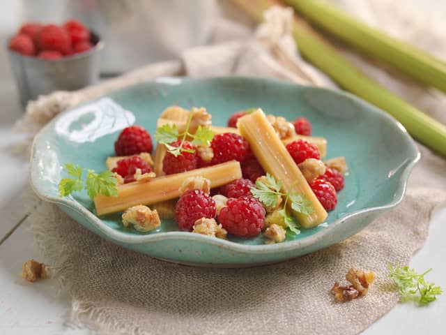 Syltet rabarbra med bringebær